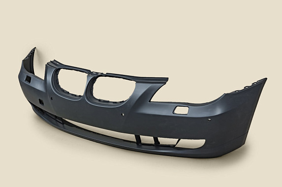 Бампер передний с отверстиями под омыватели и парктроники BMW 5 Series E60 2003-2007 (Тайвань)